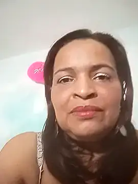 Snapshot of _violetta_- chatting on March 4, 2025, 11:43 pm  violetta - online show from March 4, 2025, 11:43 pm