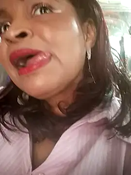 Snapshot of _violetta_- chatting on March 7, 2025, 3:39 pm  violetta - online show from March 7, 2025, 3:39 pm