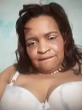 Snapshot of _violetta_- chatting on March 9, 2025, 6:21 pm  violetta - online show from March 9, 2025, 6:21 pm