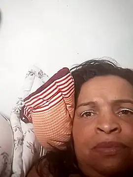 Snapshot of _violetta_- chatting on March 10, 2025, 3:34 am  violetta - online show from March 10, 2025, 3:34 am
