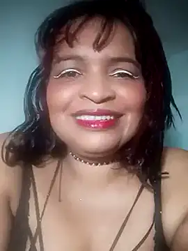 Snapshot of _violetta_- chatting on March 23, 2025, 12:36 am  violetta - online show from March 23, 2025, 12:36 am