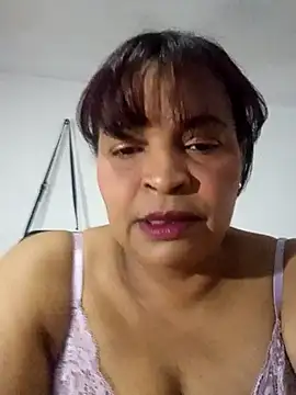 Snapshot of _violetta_- chatting on September 18, 2025, 1:02 pm  violetta - online show from September 18, 2025, 1:02 pm