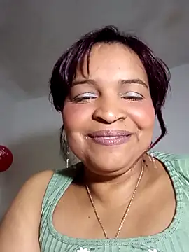 Snapshot of _violetta_- chatting on September 20, 2025, 2:07 pm  violetta - online show from September 20, 2025, 2:07 pm