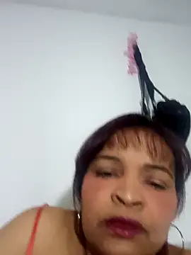 Snapshot of _violetta_- chatting on October 4, 2025, 7:34 pm  violetta - online show from October 4, 2025, 7:34 pm