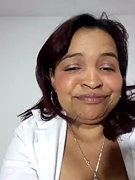 Snapshot of _violetta_- chatting on October 6, 2025, 12:19 am  violetta - online show from October 6, 2025, 12:19 am
