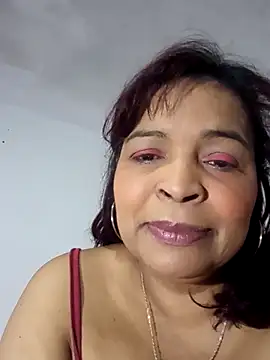 Snapshot of _violetta_- chatting on October 6, 2025, 12:24 pm  violetta - online show from October 6, 2025, 12:24 pm