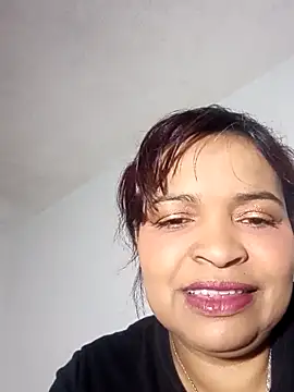 Snapshot of _violetta_- chatting on October 25, 2025, 12:13 pm  violetta - online show from October 25, 2025, 12:13 pm