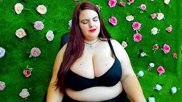 Huge Titties  online show from February 19, 2025, 5:05 am