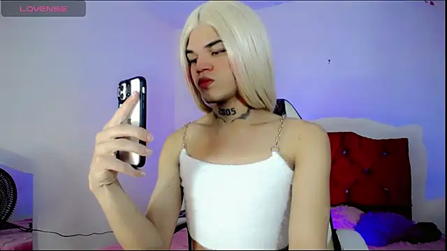 Snapshot of Gabyqueen70 chatting on March 4, 2025, 3:22 am Gabyqueen70 online show from March 4, 2025, 3:22 am