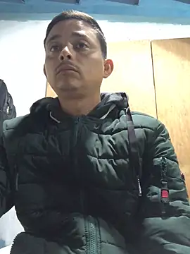 Snapshot of isacalejandroo chatting on January 10, 2025, 12:06 am isacalejandroo online show from January 10, 2025, 12:06 am