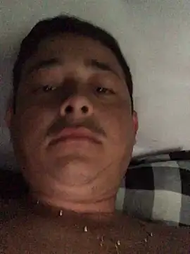 Snapshot of isacalejandroo chatting on February 8, 2025, 1:44 pm isacalejandroo online show from February 8, 2025, 1:44 pm