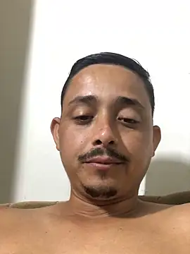 Snapshot of isacalejandroo chatting on February 24, 2026, 5:27 am isacalejandroo online show from February 24, 2026, 5:27 am