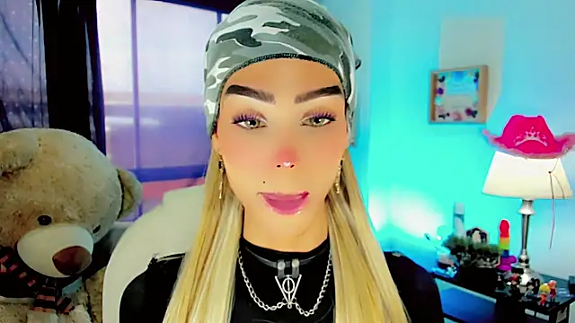 dollswit01 online show from January 25, 2025, 7:39 pm