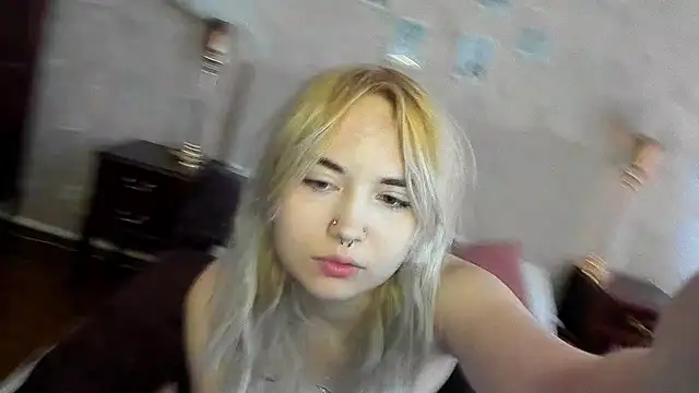 Snapshot of Iriska_mini chatting on October 22, 2025, 7:30 am Iriska mini online show from October 22, 2025, 7:30 am