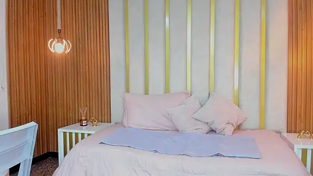 Snapshot of love_mommy chatting on March 14, 2025, 2:20 am love mommy online show from March 14, 2025, 2:20 am