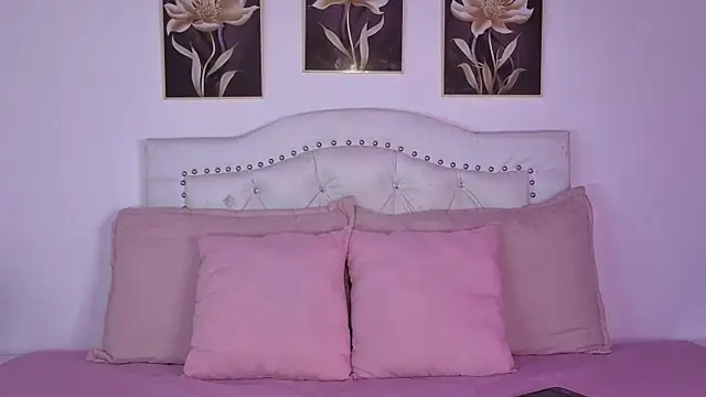 AnneGagner online show from September 21, 2025, 12:01 am