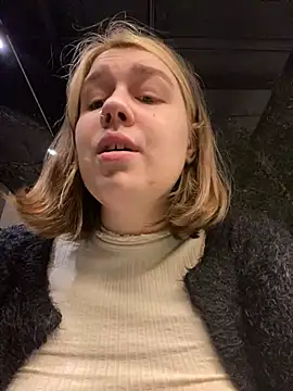 SuzieMurray online show from December 18, 2024, 12:18 pm