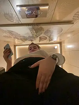 SuzieMurray online show from February 18, 2025, 11:22 am