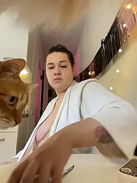 SuzieMurray online show from October 10, 2025, 10:58 am