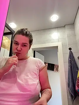 SuzieMurray online show from October 18, 2025, 10:38 am