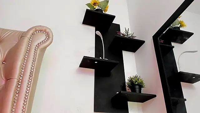 AlexaFoxy18 online show from December 18, 2024, 9:36 am