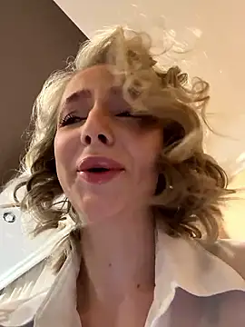 Snapshot of CaseyStar chatting on December 3, 2024, 8:05 am CaseyStar online show from December 3, 2024, 8:05 am