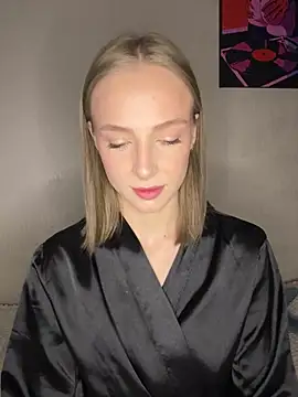 Snapshot of CaseyStar chatting on December 21, 2024, 12:59 pm CaseyStar online show from December 21, 2024, 12:59 pm