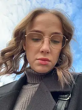 Snapshot of CaseyStar chatting on January 7, 2025, 12:20 pm CaseyStar online show from January 7, 2025, 12:20 pm