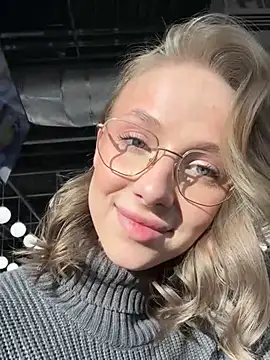 Snapshot of CaseyStar chatting on February 3, 2025, 12:36 pm CaseyStar online show from February 3, 2025, 12:36 pm