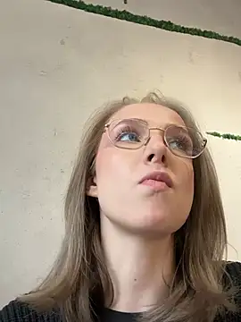 Snapshot of CaseyStar chatting on February 6, 2025, 9:43 am CaseyStar online show from February 6, 2025, 9:43 am