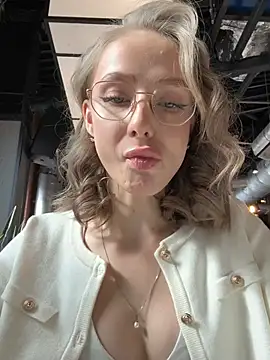 Snapshot of CaseyStar chatting on February 20, 2025, 9:33 am CaseyStar online show from February 20, 2025, 9:33 am