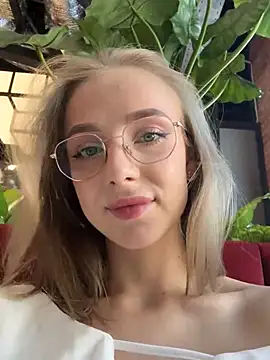 Snapshot of CaseyStar chatting on February 27, 2025, 9:43 am CaseyStar online show from February 27, 2025, 9:43 am