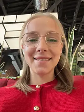 Snapshot of CaseyStar chatting on March 22, 2025, 9:34 am CaseyStar online show from March 22, 2025, 9:34 am