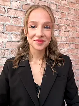 Snapshot of CaseyStar chatting on October 3, 2025, 12:57 pm CaseyStar online show from October 3, 2025, 12:57 pm