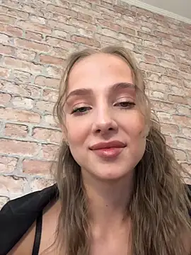 Snapshot of CaseyStar chatting on October 19, 2025, 11:55 am CaseyStar online show from October 19, 2025, 11:55 am