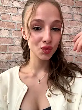 Snapshot of CaseyStar chatting on November 25, 2025, 12:16 pm CaseyStar online show from November 25, 2025, 12:16 pm