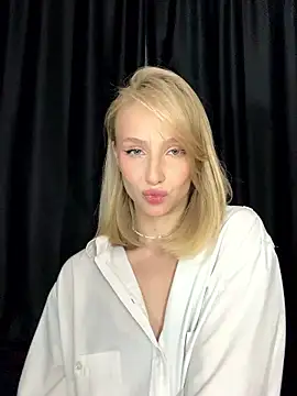 Snapshot of CaseyStar chatting on January 11, 2026, 2:11 pm CaseyStar online show from January 11, 2026, 2:11 pm