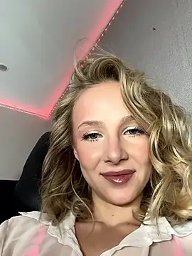 Snapshot of CaseyStar chatting on January 17, 2026, 2:22 pm CaseyStar online show from January 17, 2026, 2:22 pm