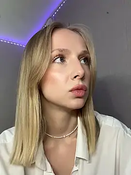 Snapshot of CaseyStar chatting on February 8, 2026, 4:43 pm CaseyStar online show from February 8, 2026, 4:43 pm