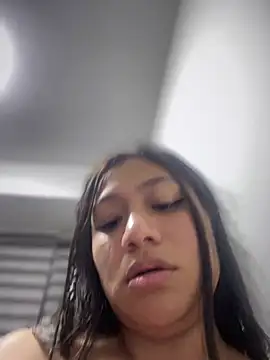 Im Little online show from February 13, 2025, 3:18 am