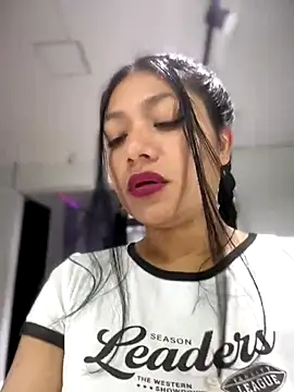 Im Little online show from October 15, 2025, 3:39 am