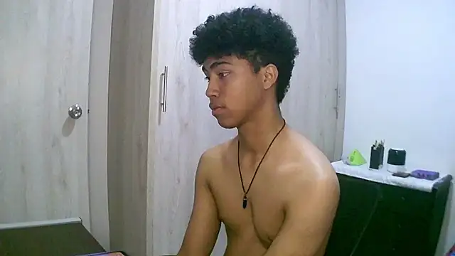 sexy diamante  online show from September 26, 2025, 9:52 pm