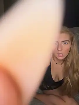 Snapshot of Summer_Paige chatting on October 12, 2025, 9:14 pm Summer Paige online show from October 12, 2025, 9:14 pm