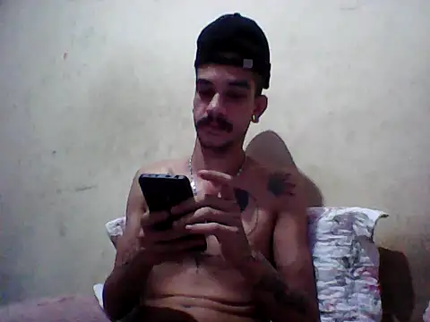 gatobranco001 online show from March 11, 2025, 8:42 pm