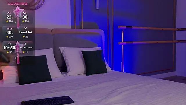 Smiley Mia online show from February 2, 2025, 8:13 am