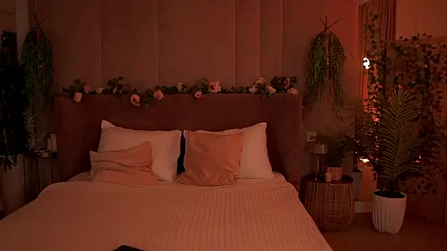 Smiley Mia online show from September 18, 2025, 5:09 am