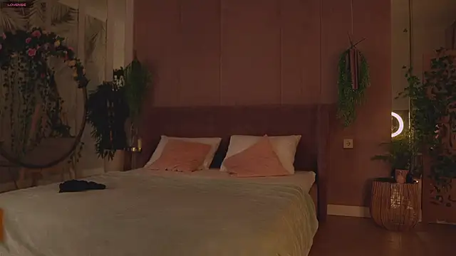 Smiley Mia online show from November 11, 2025, 5:07 am