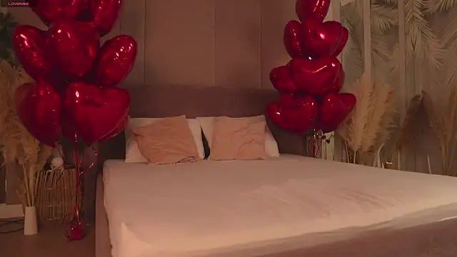 Smiley Mia online show from February 14, 2026, 5:04 am