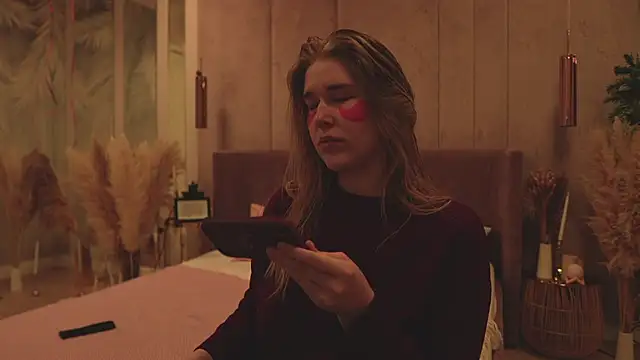 Smiley Mia online show from March 4, 2026, 5:02 am