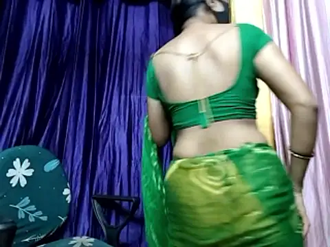 poojaxxx65 online show from June 4, 2026, 9:43 pm